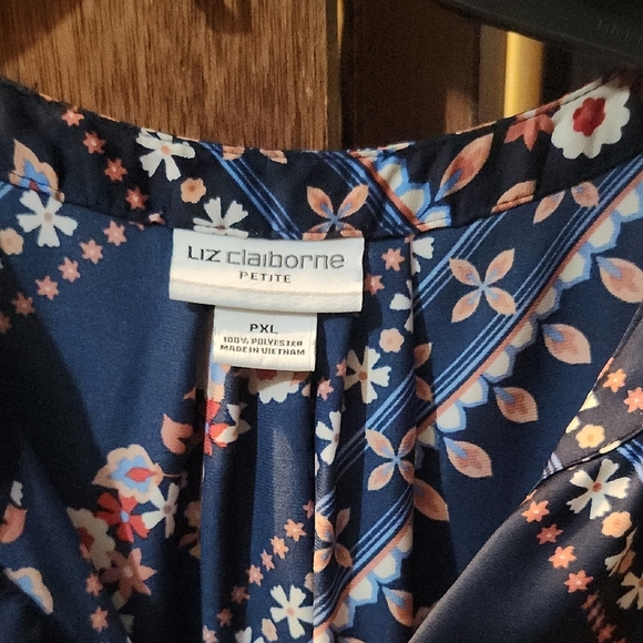 Liz Claiborne Blue and White Wrap Cap Sleeve Blouse - Picture 2 of 3